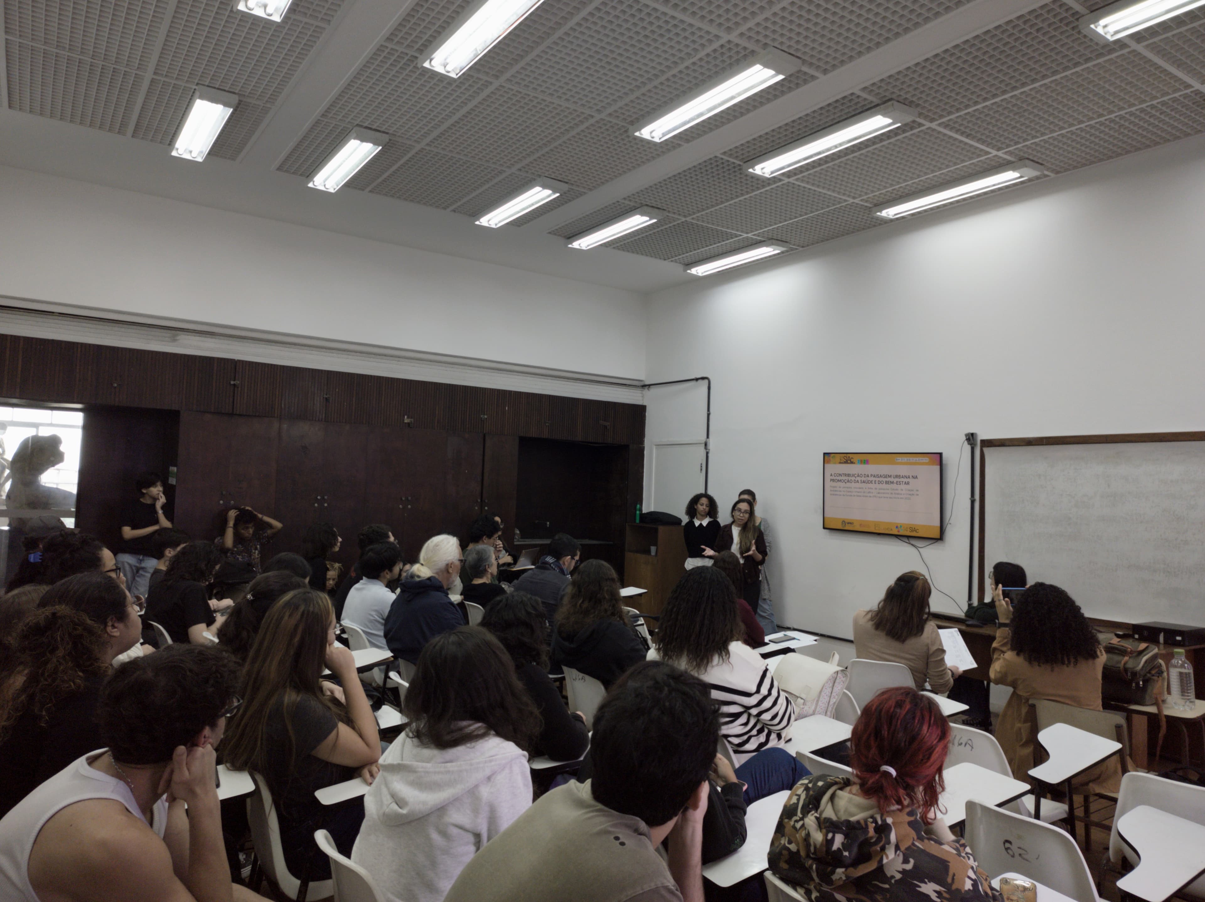 APRESENTAÃAÃ 14 SIAC.jpg