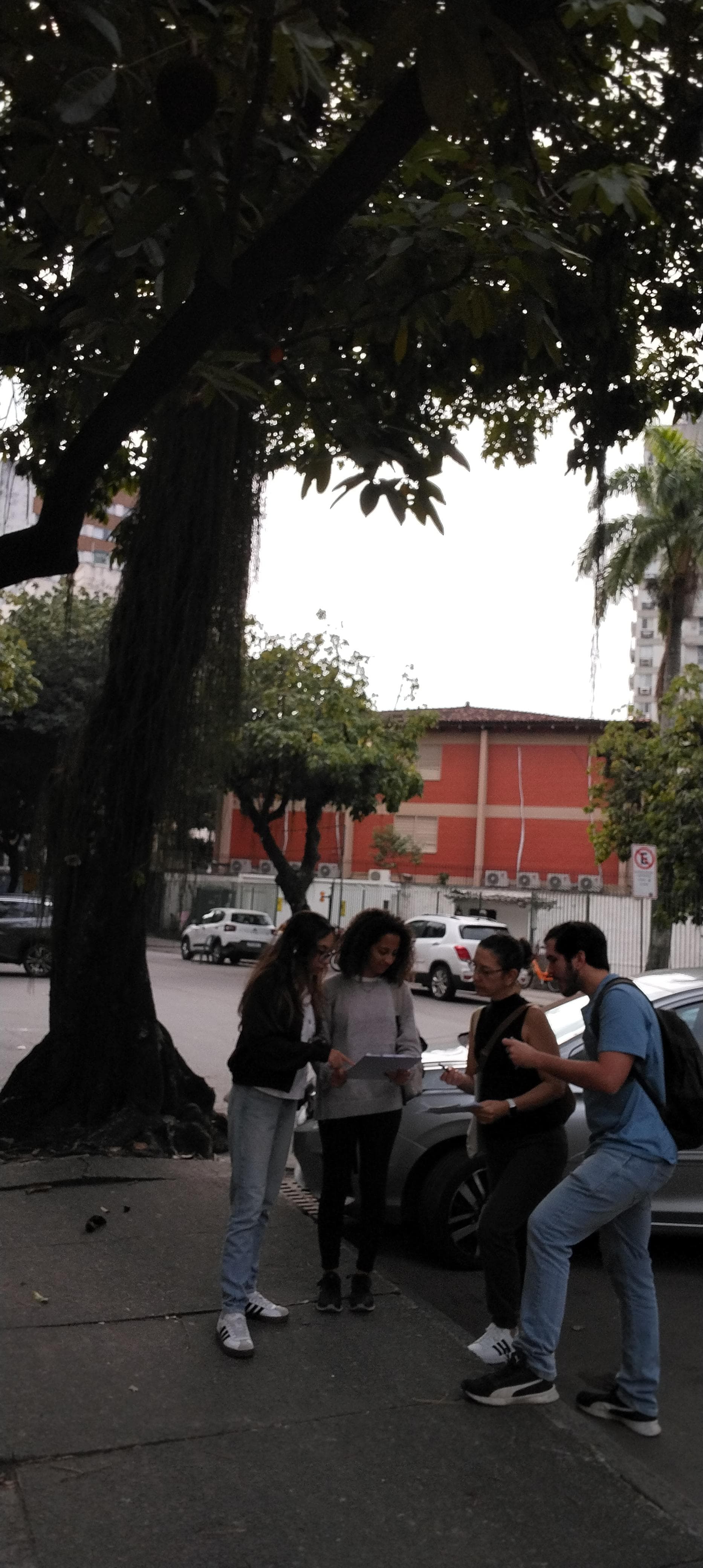 equipe fazendo levantamento de campo da praÃ§a do largo do humaitÃ¡  .jpg